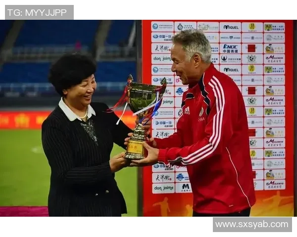 李秀英的足球之路:从绿茵场到人生的启示与反思